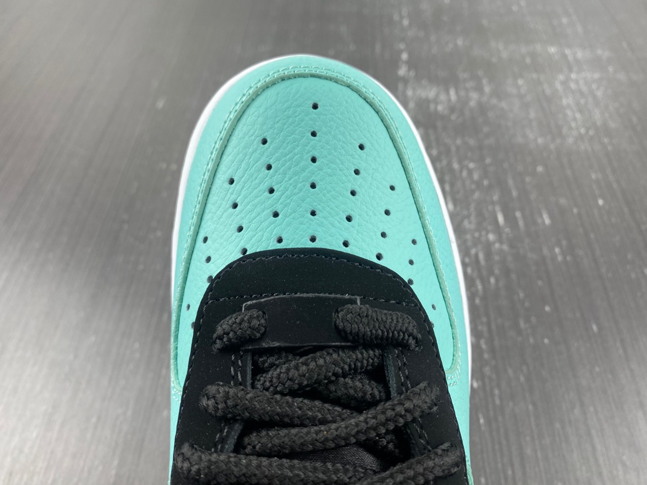 T*f*ny & Co. x Nike Air Force 1 Low DZ1382-002
